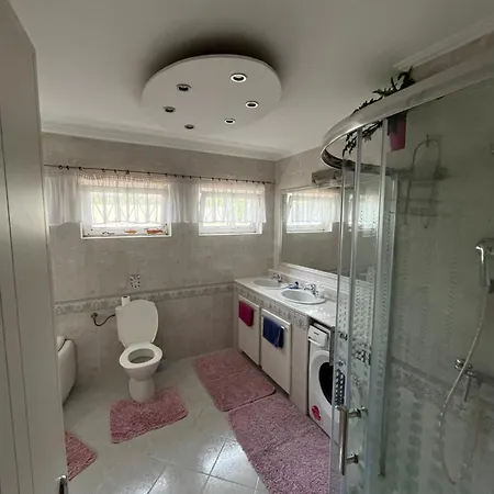 Apartment Tocc Gyál
